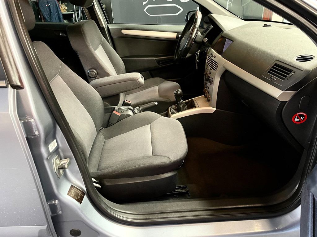 Opel Astra Wagon 1.6 Temptation AIRCO NAVI CRUISECTRL 46