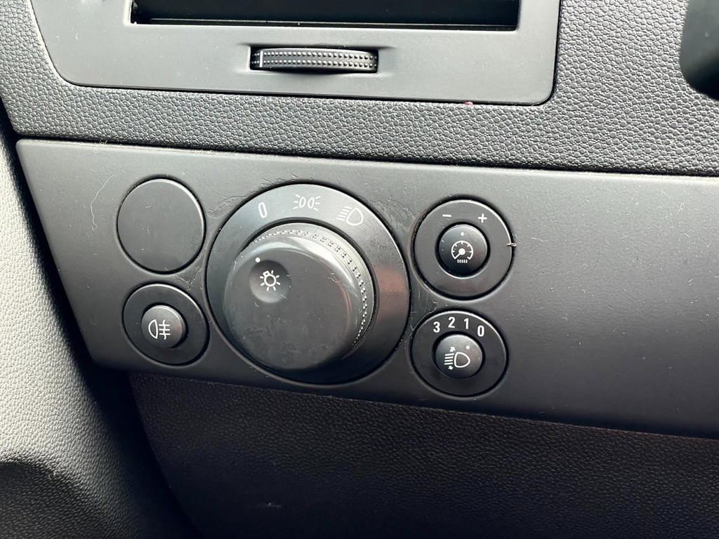 Opel Astra 1.4 Essentia 12