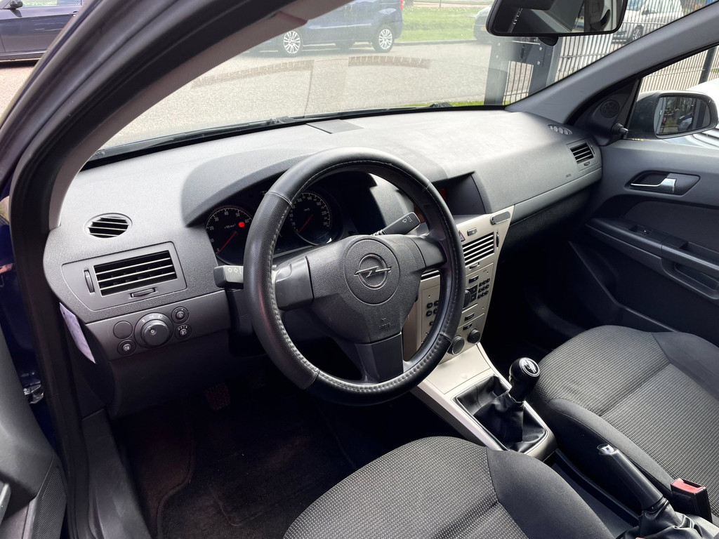 Opel Astra 1.4 Essentia 15