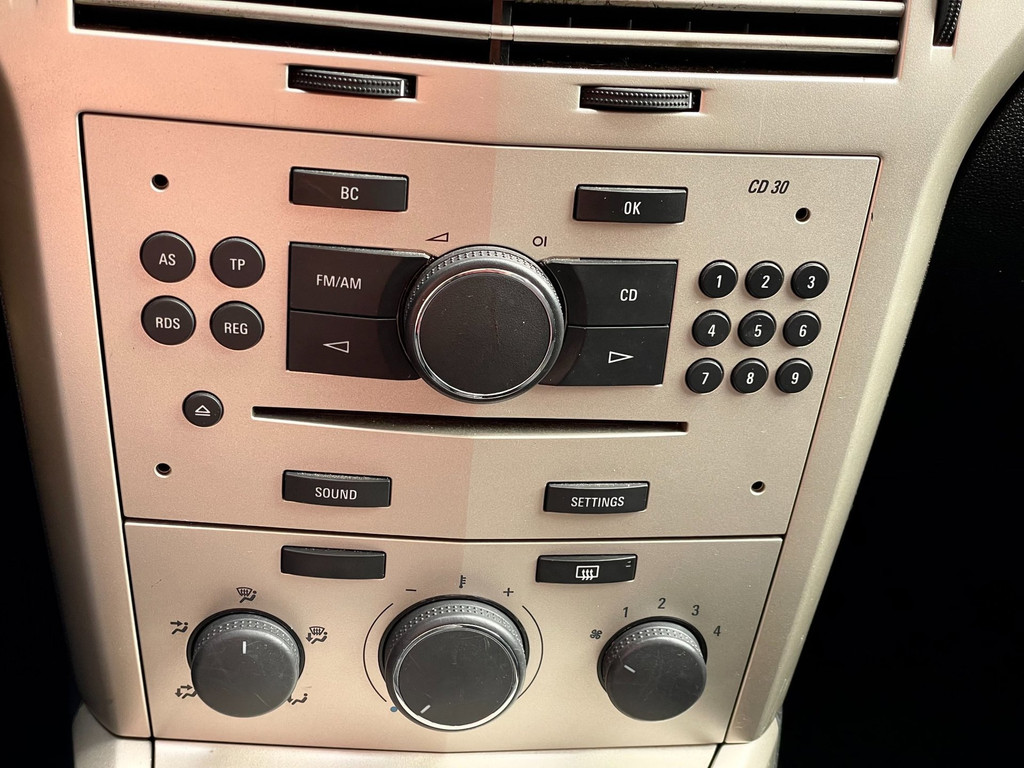 Opel Astra 1.4 Essentia 18