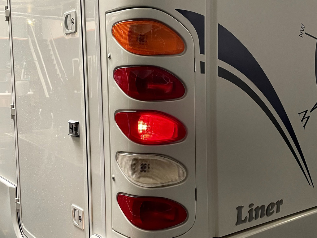 Concorde Liner 990 MAN AUTOMAAT QUEENSBED 2 X AIRCO 12