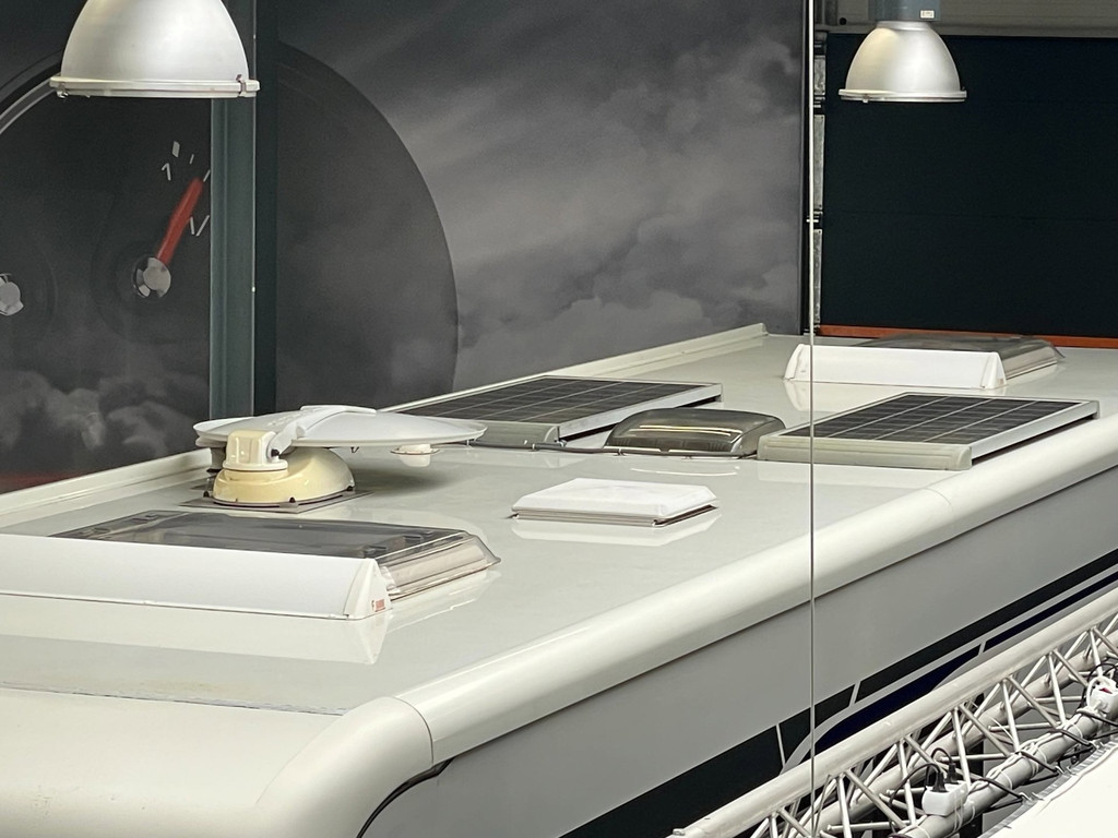 Concorde Liner 990 MAN AUTOMAAT QUEENSBED 2 X AIRCO 24