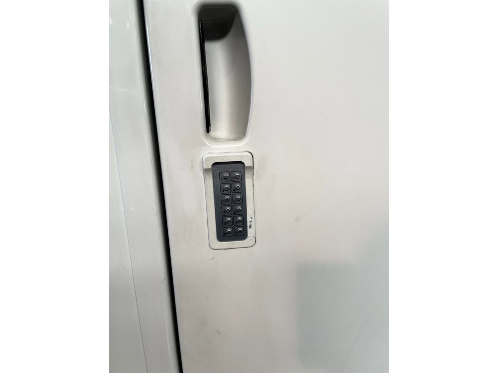 Concorde Liner 990 MAN AUTOMAAT QUEENSBED 2 X AIRCO 26