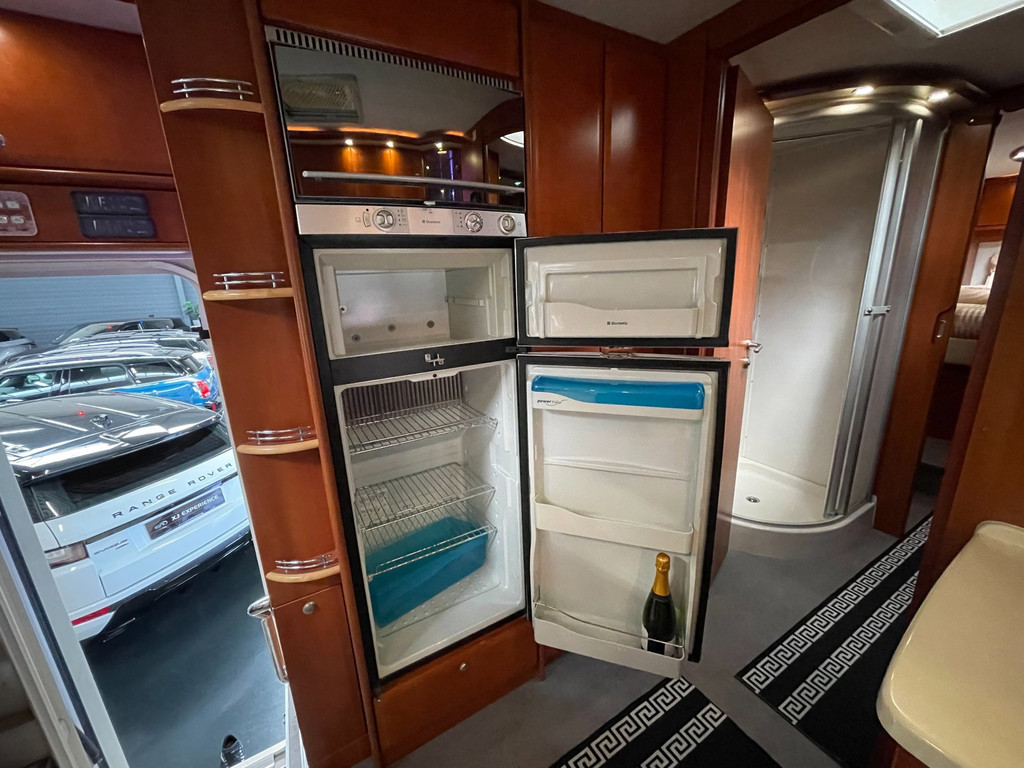 Concorde Liner 990 MAN AUTOMAAT QUEENSBED 2 X AIRCO 41
