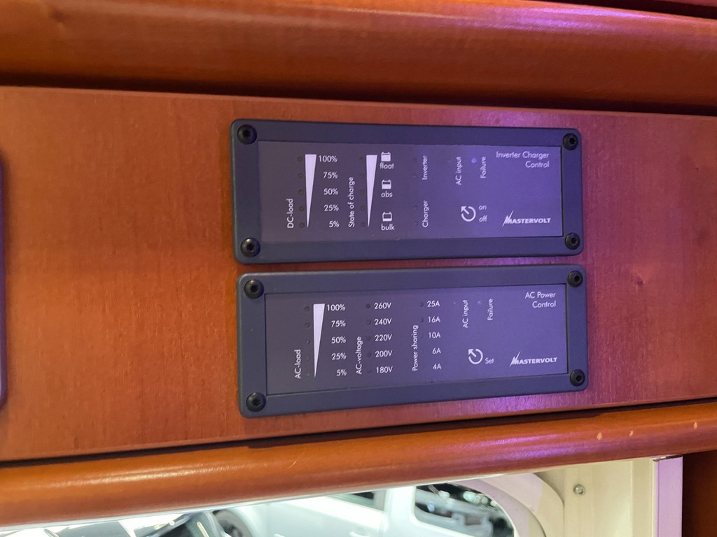 Concorde Liner 990 MAN AUTOMAAT QUEENSBED 2 X AIRCO 43