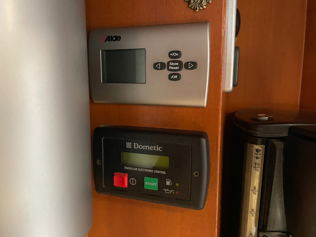 Concorde Liner 990 MAN AUTOMAAT QUEENSBED 2 X AIRCO 45