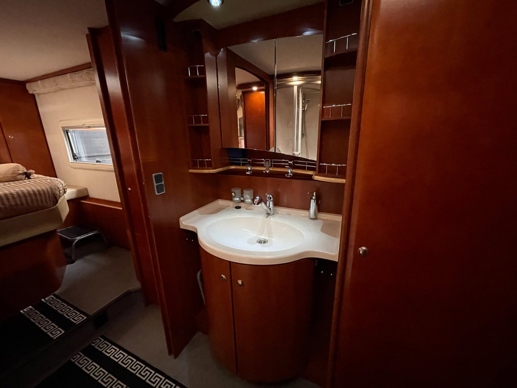 Concorde Liner 990 MAN AUTOMAAT QUEENSBED 2 X AIRCO 51