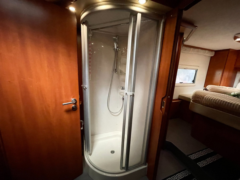 Concorde Liner 990 MAN AUTOMAAT QUEENSBED 2 X AIRCO 52