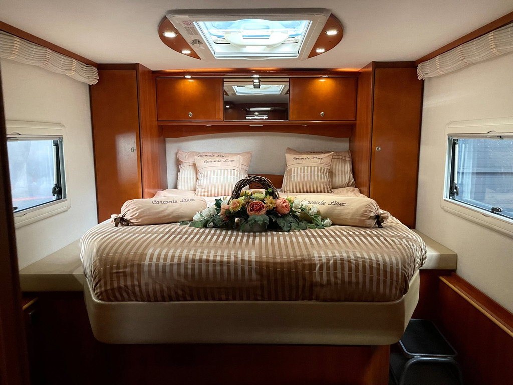 Concorde Liner 990 MAN AUTOMAAT QUEENSBED 2 X AIRCO 54