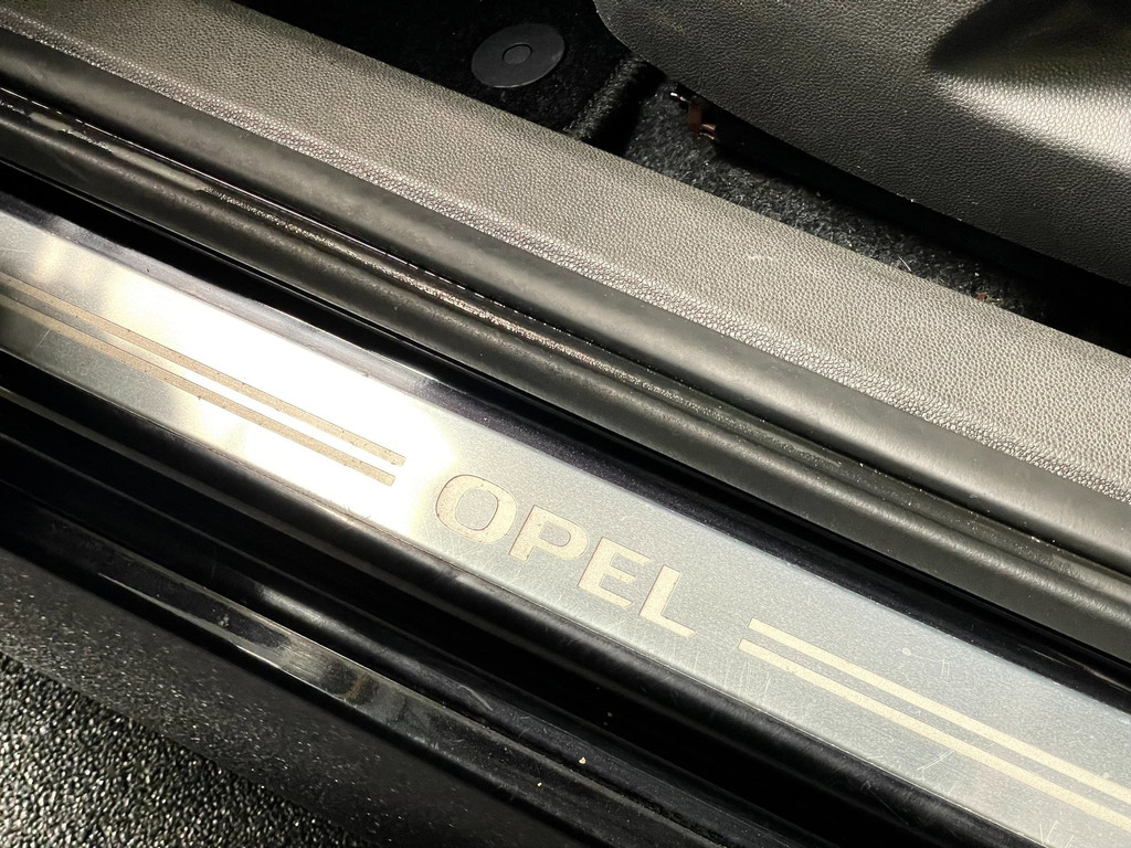 Opel Corsa 1.4-16V '111' Edition OPC LINE PANODAK AIRCO 23