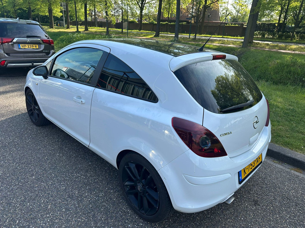 Opel Corsa 1.2-16V Color Edition AIRCO 3