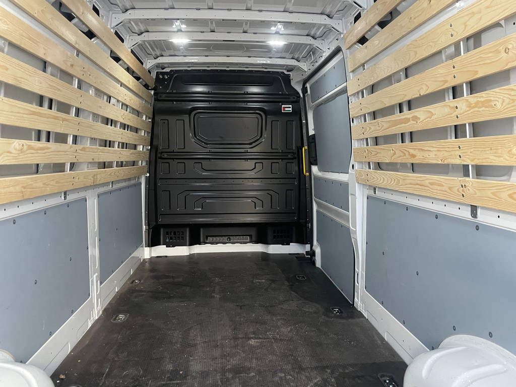 Volkswagen Crafter 35 2.0 TDI L4H3 NAVI AIRCO 140 PK AUTOMAAT CARPLAY 10