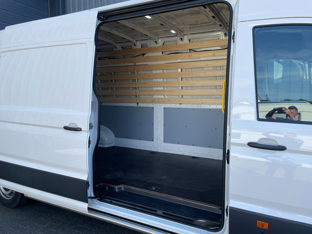 Volkswagen Crafter 35 2.0 TDI L4H3 NAVI AIRCO 140 PK AUTOMAAT CARPLAY 24