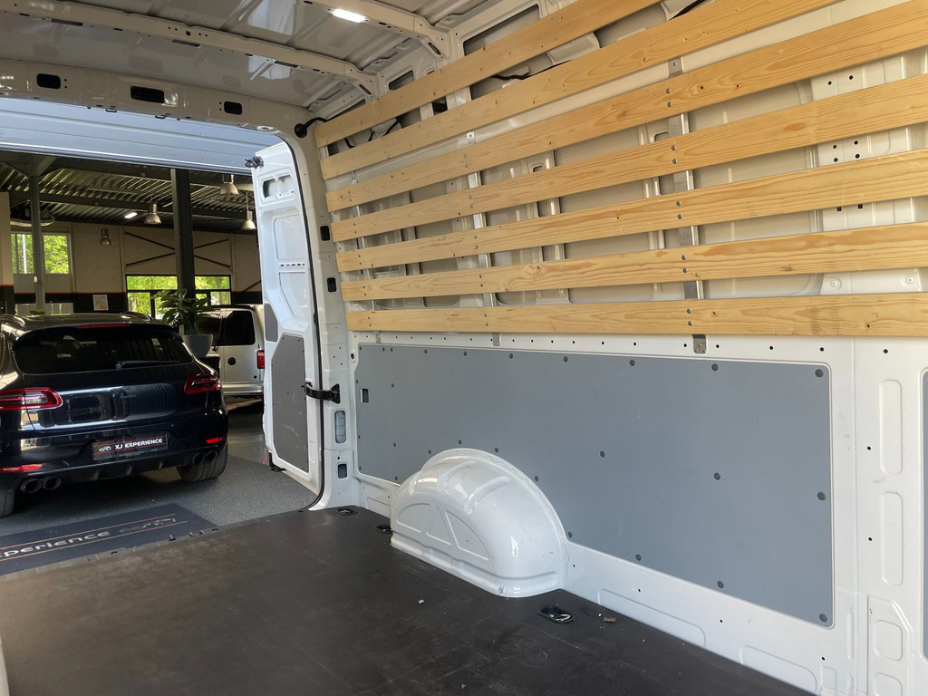 Volkswagen Crafter 35 2.0 TDI L4H3 NAVI AIRCO 140 PK AUTOMAAT CARPLAY 26