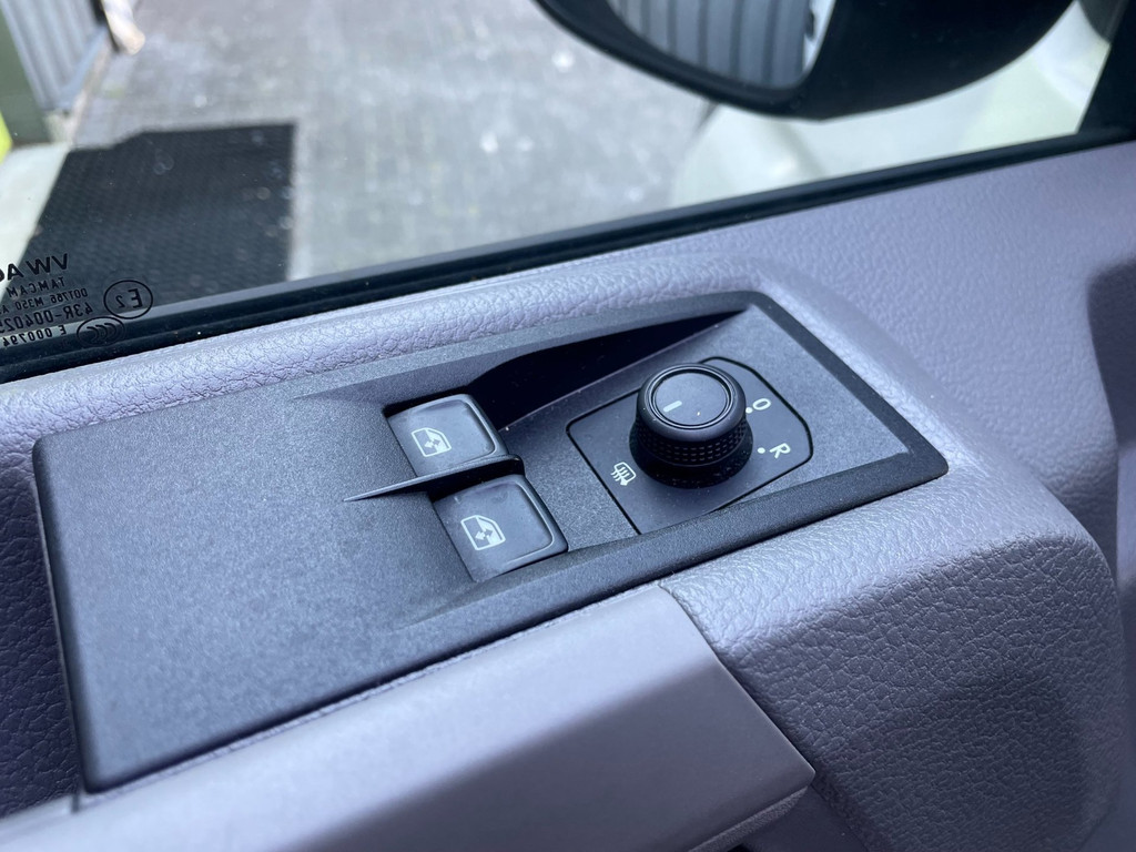Volkswagen Crafter 35 2.0 TDI L4H3 NAVI AIRCO 140 PK AUTOMAAT CARPLAY 28