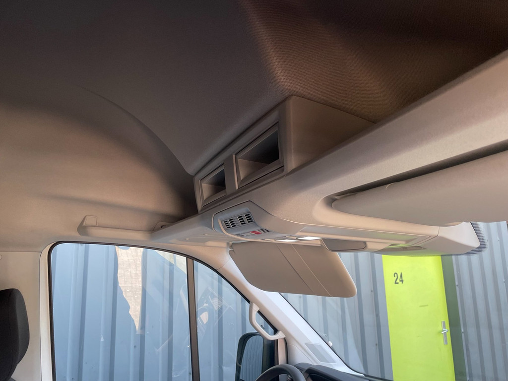 Volkswagen Crafter 35 2.0 TDI L4H3 NAVI AIRCO 140 PK AUTOMAAT CARPLAY 45