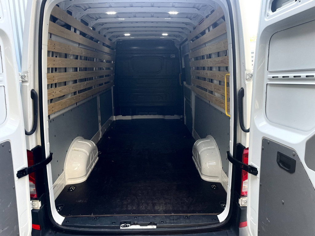 Volkswagen Crafter 35 2.0 TDI L4H3 NAVI AIRCO 140 PK AUTOMAAT CARPLAY 9