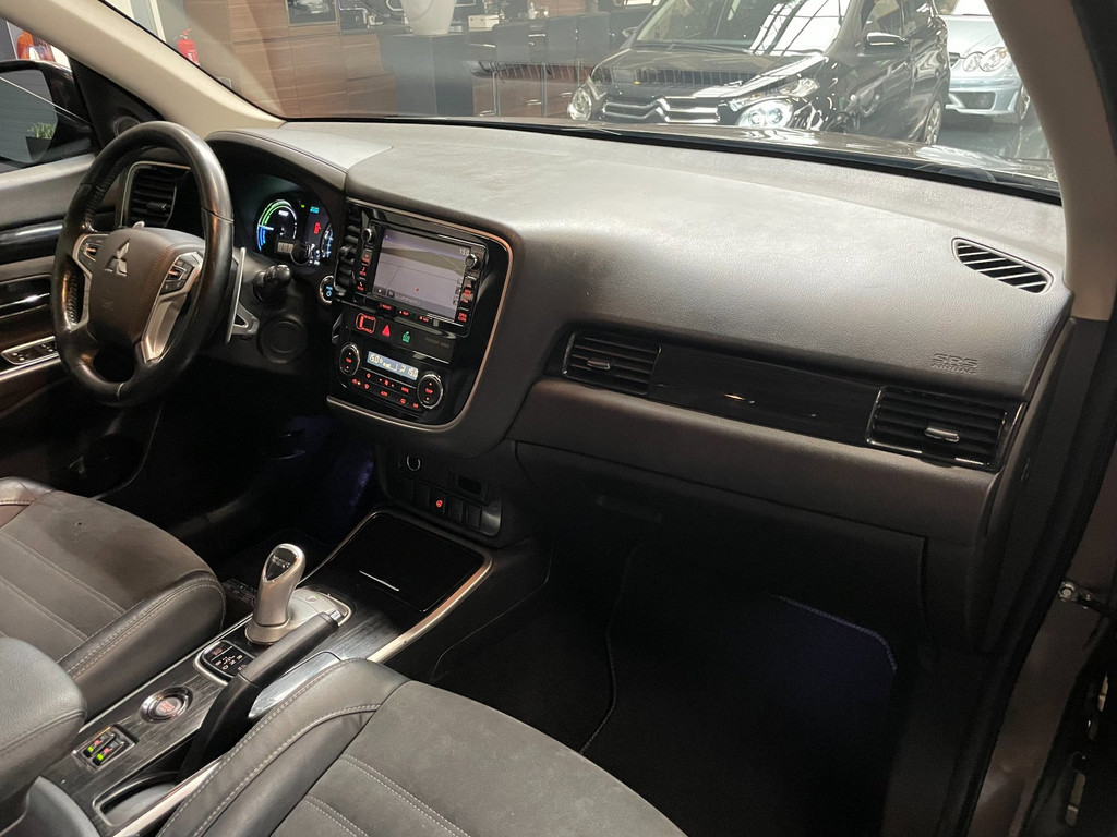 Mitsubishi Outlander 2.0 PHEV Executive Edition NAP*FACELIFT*TREKHAAK*360CAM*LEDER*BOMVOL 56