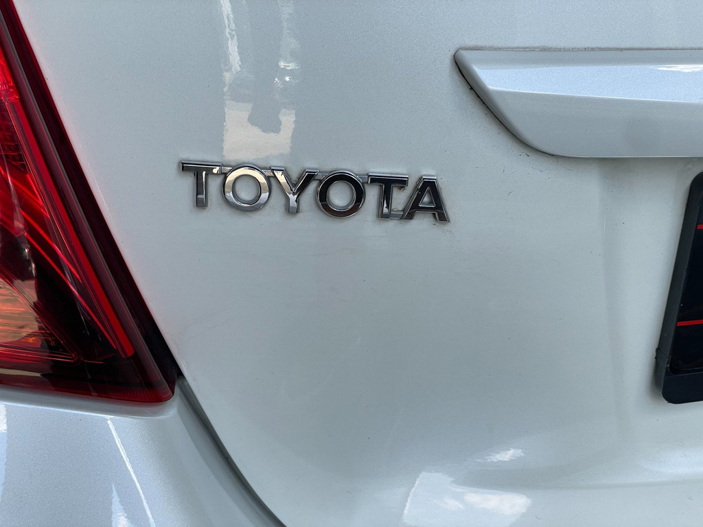 Toyota Yaris 1.5 Hybrid Dynamic Bi-Tone Cruise ,Stoel verw, Navigatie & Camera 11