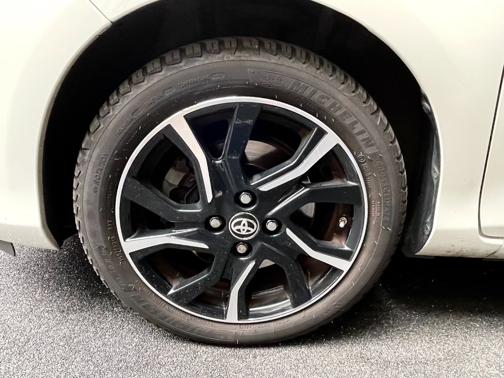 Toyota Yaris 1.5 Hybrid Dynamic Bi-Tone Cruise ,Stoel verw, Navigatie & Camera 16