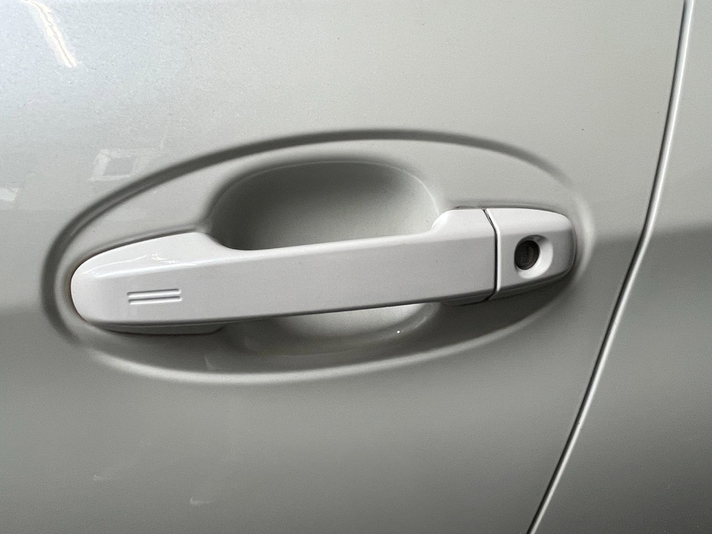 Toyota Yaris 1.5 Hybrid Dynamic Bi-Tone Cruise ,Stoel verw, Navigatie & Camera 17