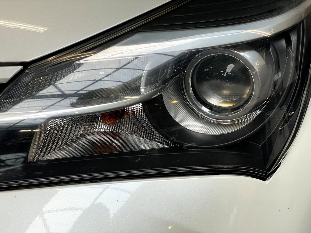 Toyota Yaris 1.5 Hybrid Dynamic Bi-Tone Cruise ,Stoel verw, Navigatie & Camera 18