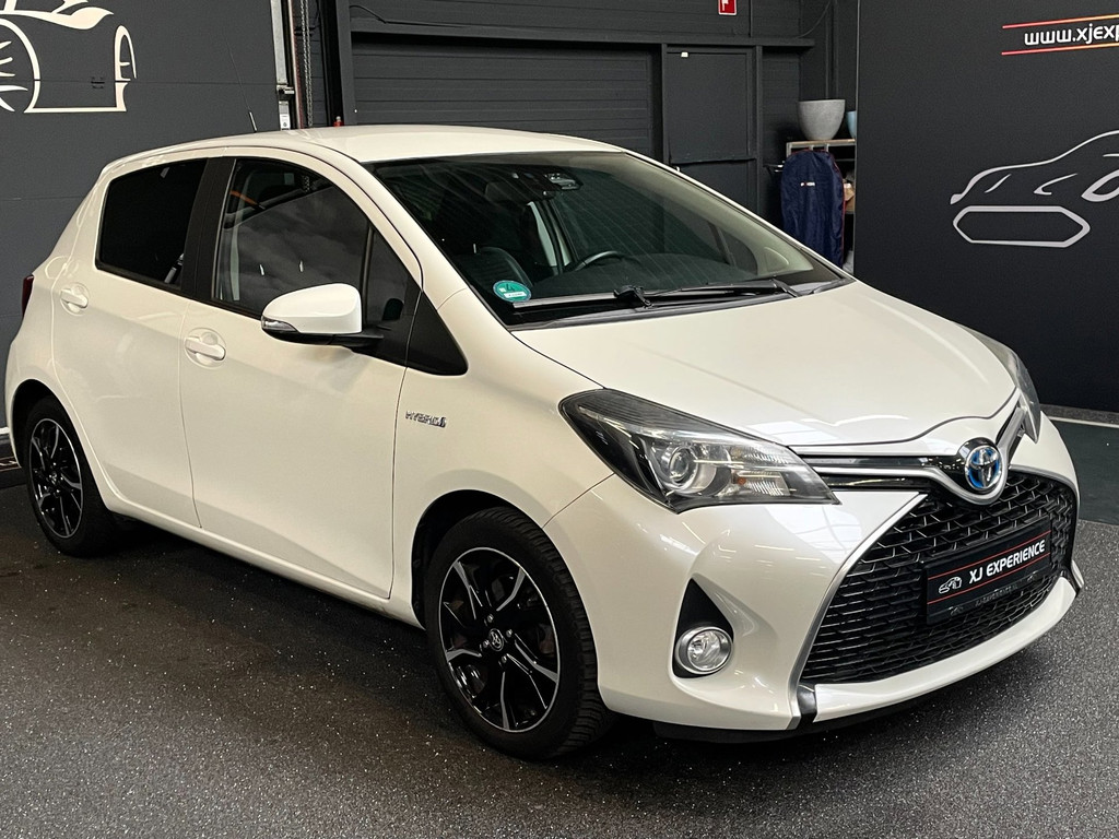 Toyota Yaris 1.5 Hybrid Dynamic Bi-Tone Cruise ,Stoel verw, Navigatie & Camera 2