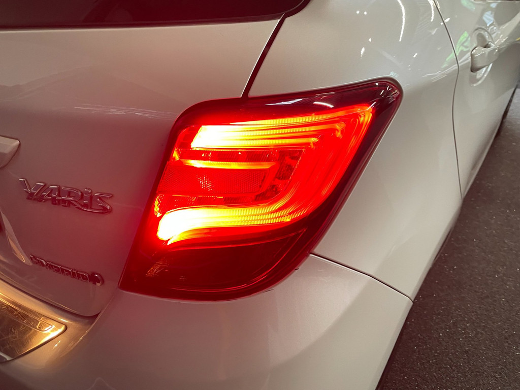 Toyota Yaris 1.5 Hybrid Dynamic Bi-Tone Cruise ,Stoel verw, Navigatie & Camera 23