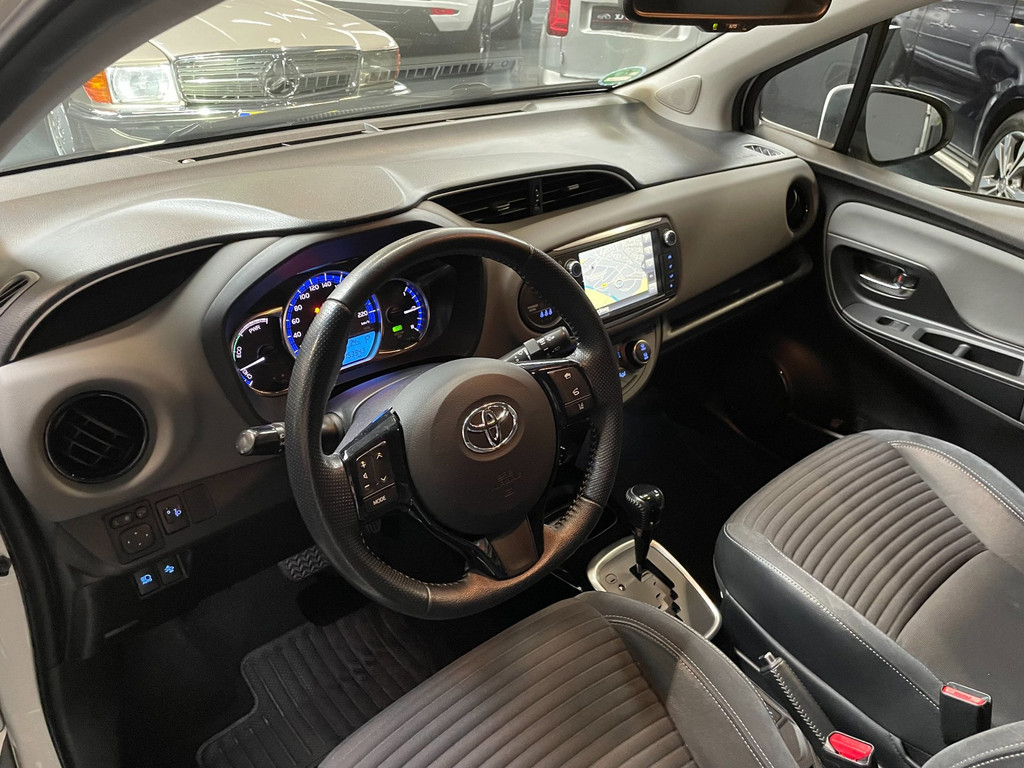 Toyota Yaris 1.5 Hybrid Dynamic Bi-Tone Cruise ,Stoel verw, Navigatie & Camera 25