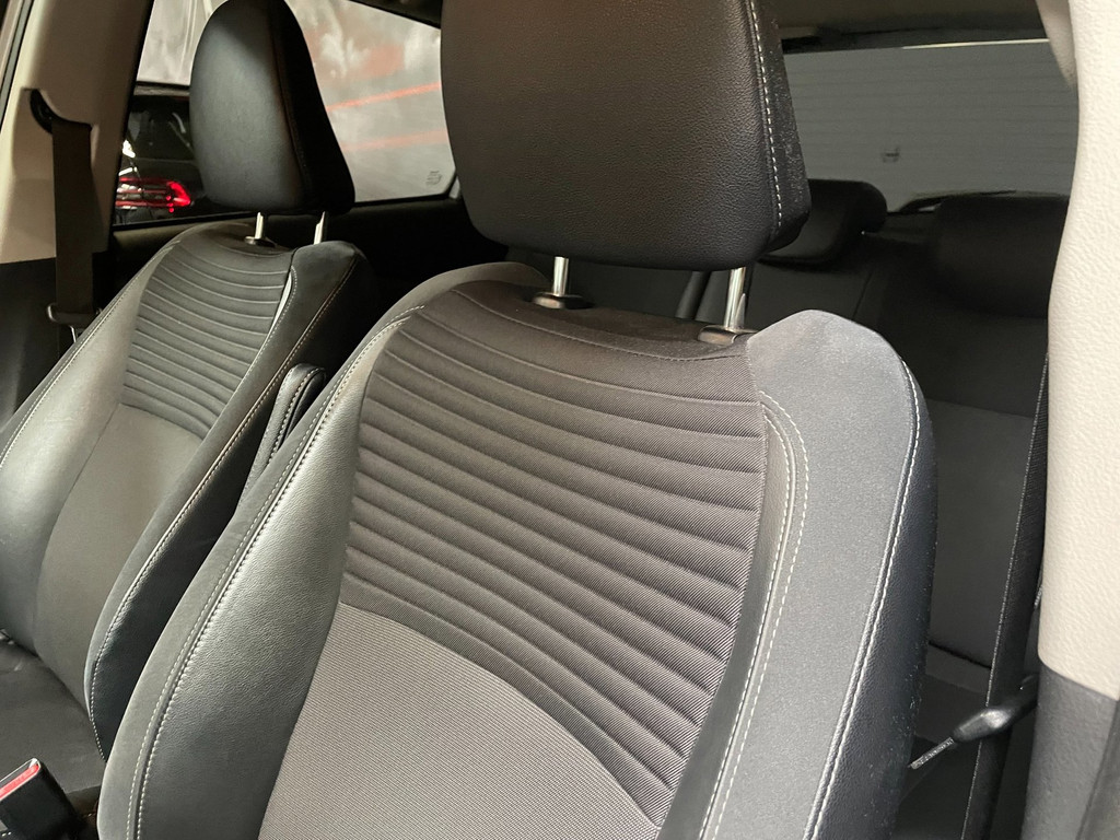 Toyota Yaris 1.5 Hybrid Dynamic Bi-Tone Cruise ,Stoel verw, Navigatie & Camera 26