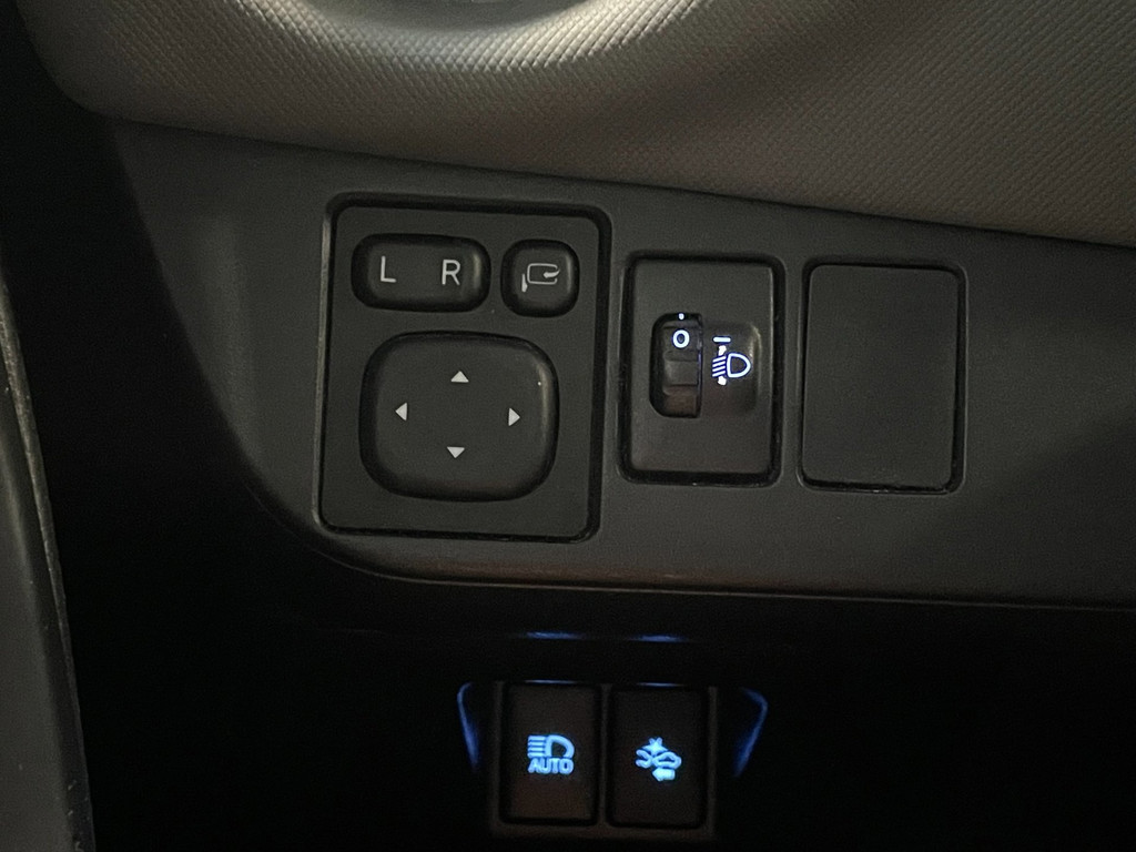 Toyota Yaris 1.5 Hybrid Dynamic Bi-Tone Cruise ,Stoel verw, Navigatie & Camera 27