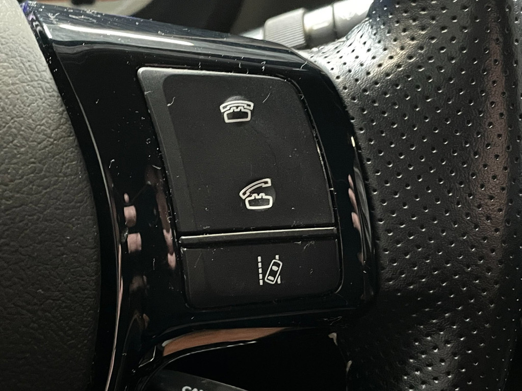 Toyota Yaris 1.5 Hybrid Dynamic Bi-Tone Cruise ,Stoel verw, Navigatie & Camera 30