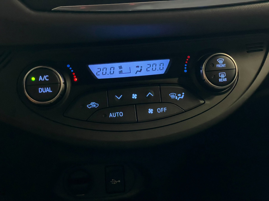 Toyota Yaris 1.5 Hybrid Dynamic Bi-Tone Cruise ,Stoel verw, Navigatie & Camera 35