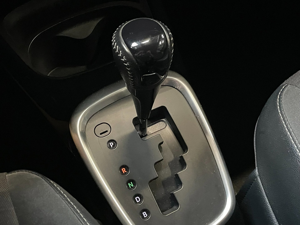 Toyota Yaris 1.5 Hybrid Dynamic Bi-Tone Cruise ,Stoel verw, Navigatie & Camera 36