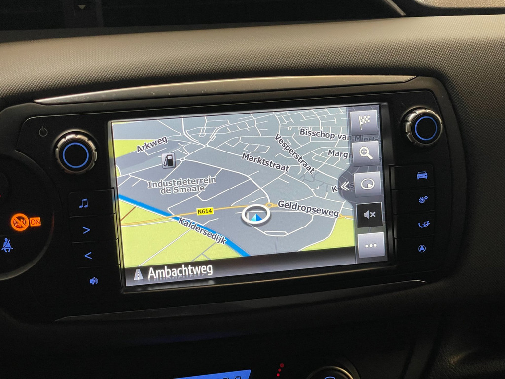 Toyota Yaris 1.5 Hybrid Dynamic Bi-Tone Cruise ,Stoel verw, Navigatie & Camera 39