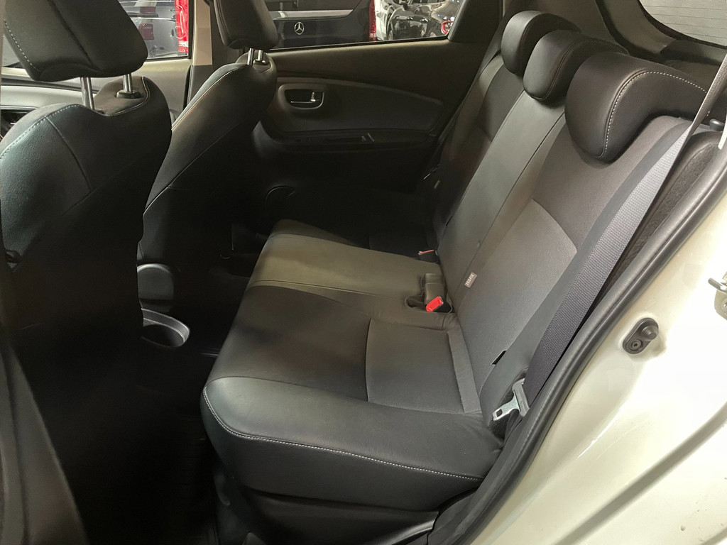 Toyota Yaris 1.5 Hybrid Dynamic Bi-Tone Cruise ,Stoel verw, Navigatie & Camera 41
