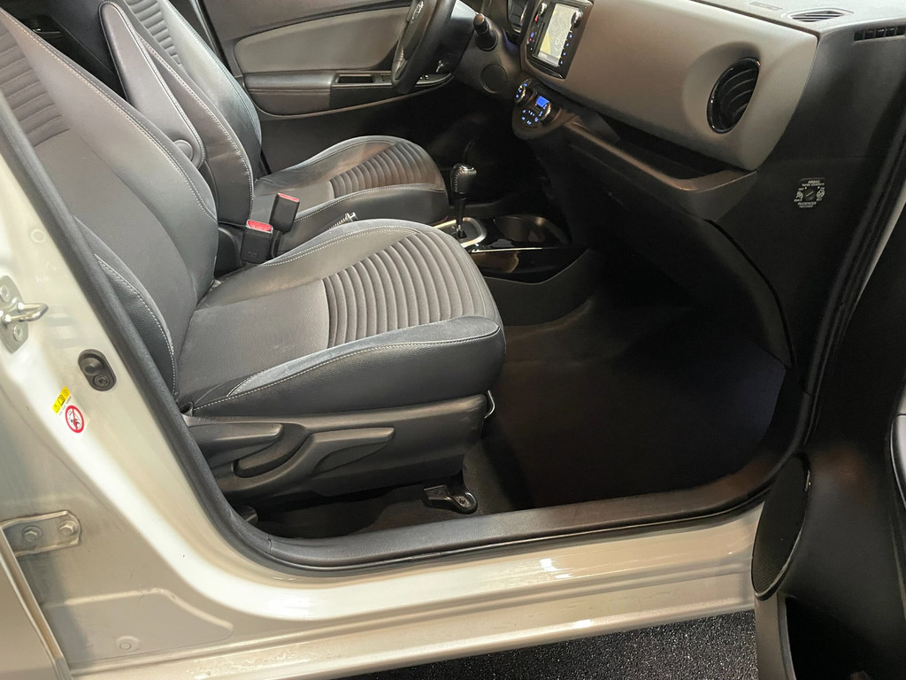 Toyota Yaris 1.5 Hybrid Dynamic Bi-Tone Cruise ,Stoel verw, Navigatie & Camera 43