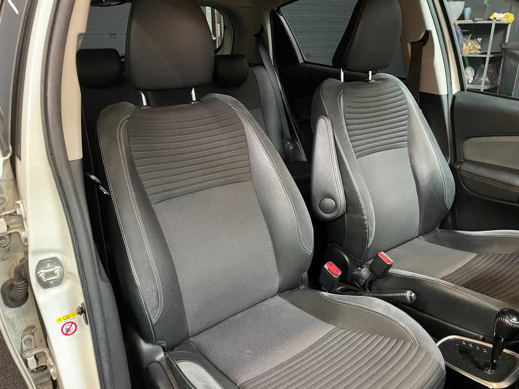 Toyota Yaris 1.5 Hybrid Dynamic Bi-Tone Cruise ,Stoel verw, Navigatie & Camera 44