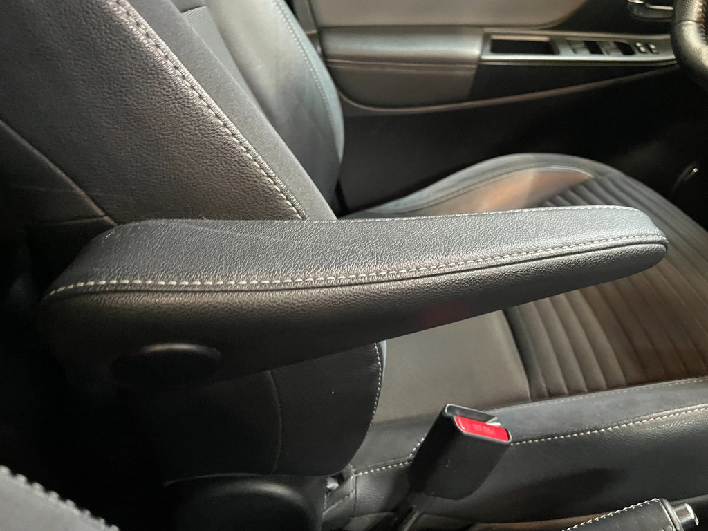 Toyota Yaris 1.5 Hybrid Dynamic Bi-Tone Cruise ,Stoel verw, Navigatie & Camera 45