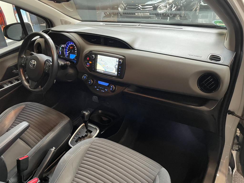 Toyota Yaris 1.5 Hybrid Dynamic Bi-Tone Cruise ,Stoel verw, Navigatie & Camera 46