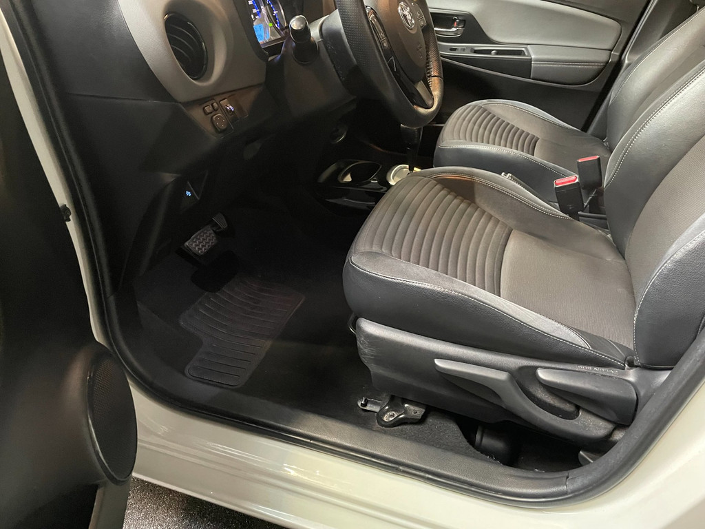 Toyota Yaris 1.5 Hybrid Dynamic Bi-Tone Cruise ,Stoel verw, Navigatie & Camera 52