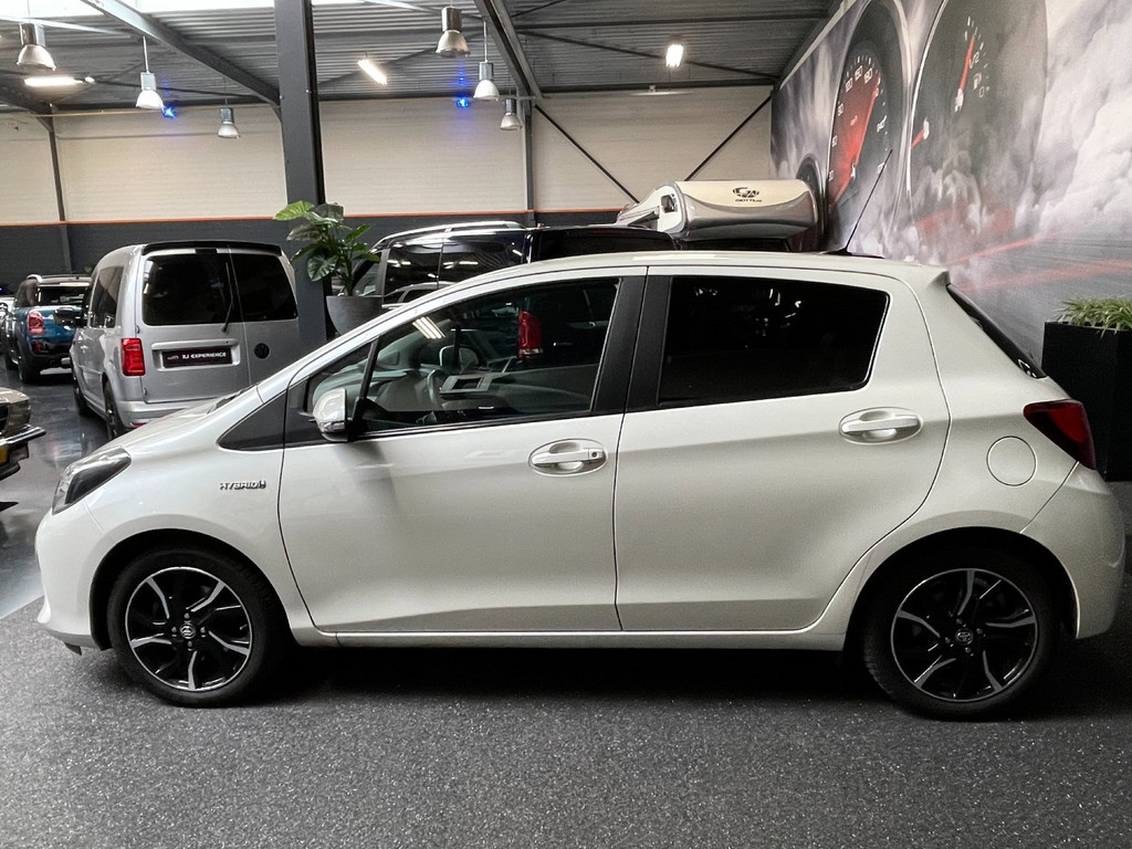 Toyota Yaris 1.5 Hybrid Dynamic Bi-Tone Cruise ,Stoel verw, Navigatie & Camera 6