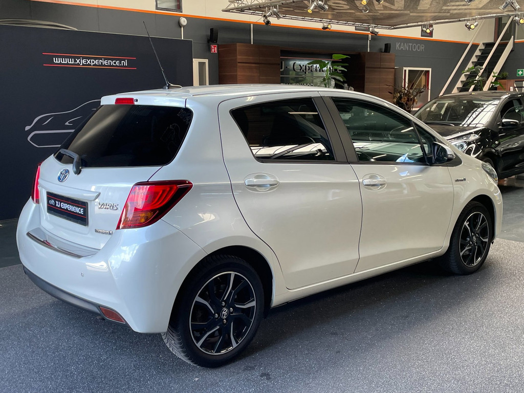 Toyota Yaris 1.5 Hybrid Dynamic Bi-Tone Cruise ,Stoel verw, Navigatie & Camera 9