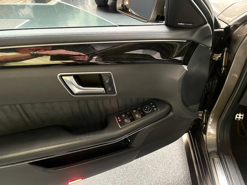Mercedes-Benz E-klasse Estate 500 Edition Sport AMG 4-Matic PANO LEER 410 PK LUCHTV 33