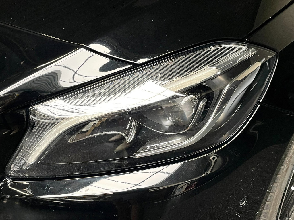 Mercedes-Benz A-klasse 180 Business Solution AMG PANO NAVI 19