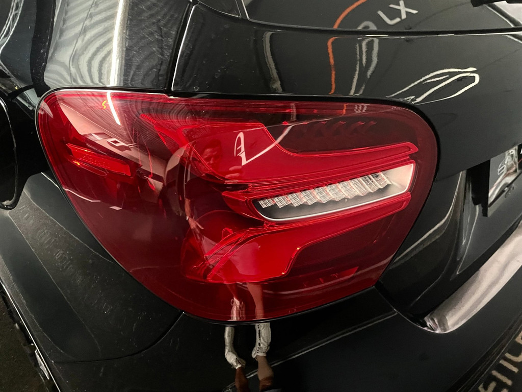 Mercedes-Benz A-klasse 180 Business Solution AMG PANO NAVI 24