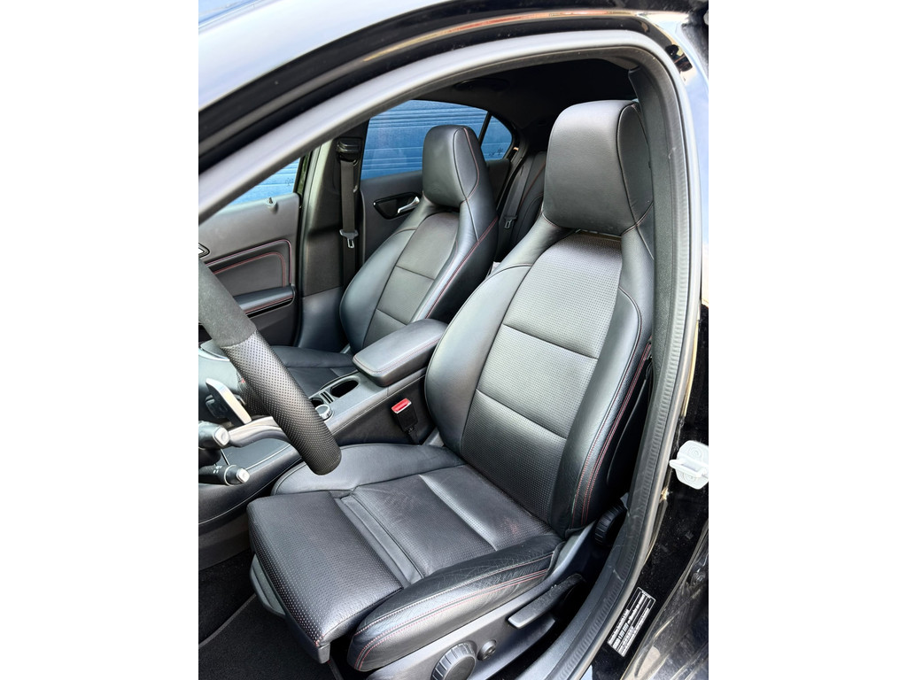 Mercedes-Benz A-klasse 180 Business Solution AMG PANO NAVI 31