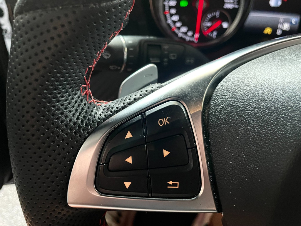 Mercedes-Benz A-klasse 180 Business Solution AMG PANO NAVI 32