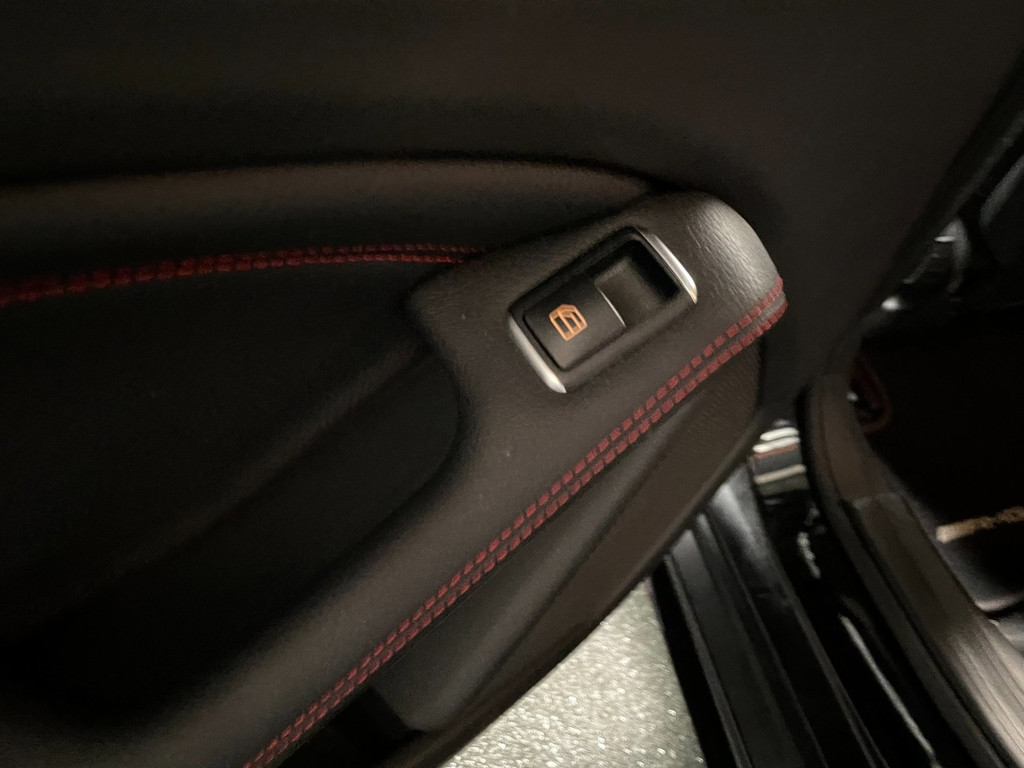 Mercedes-Benz A-klasse 180 Business Solution AMG PANO NAVI 45
