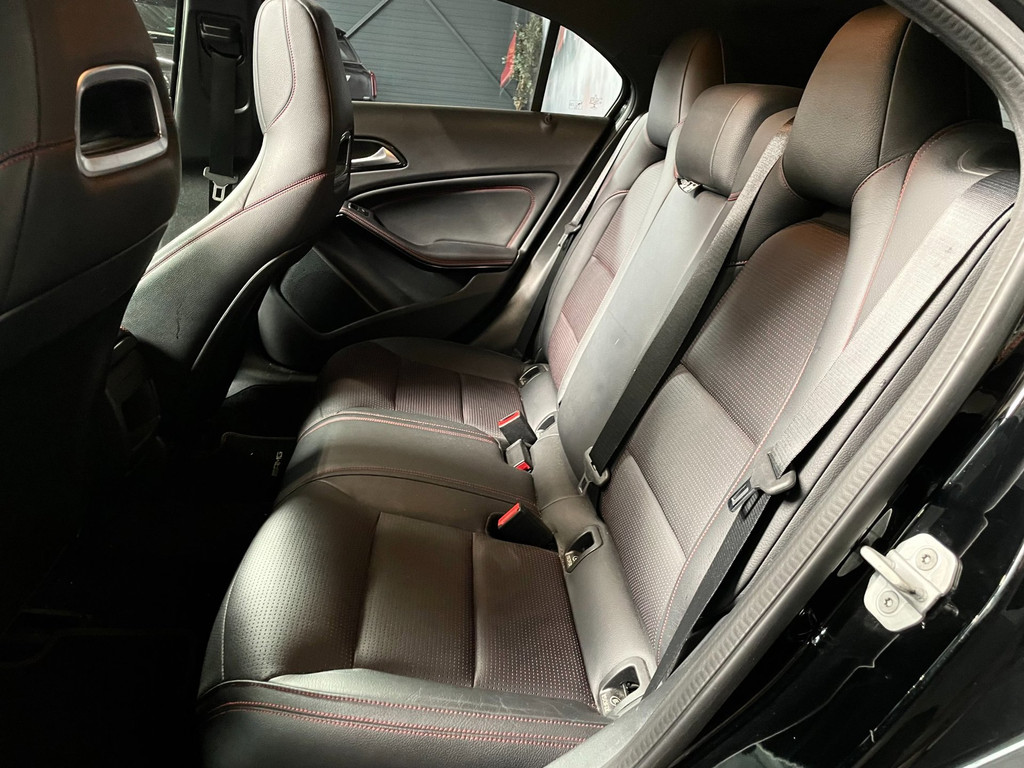 Mercedes-Benz A-klasse 180 Business Solution AMG PANO NAVI 46